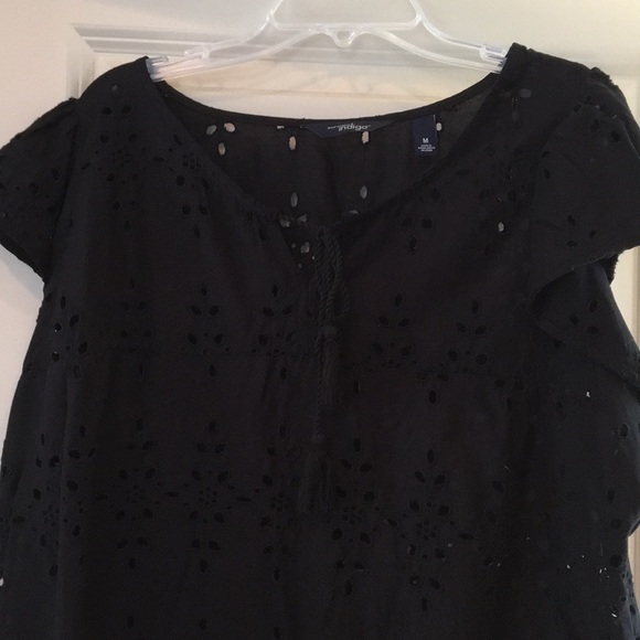 Cute black eyelet top size medium - Picture 2 of 2